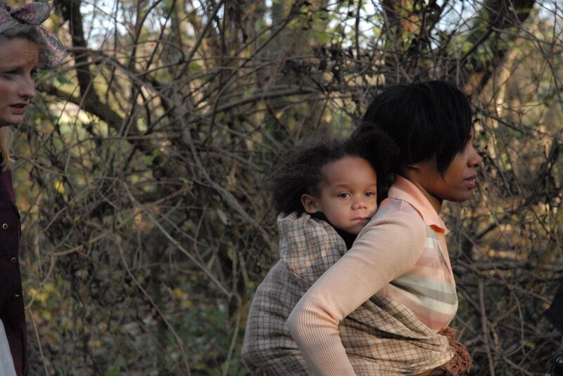 17. November 1978: Der US-Kongressabgeordnete Leo Ryan und ein Journalistenteam treffen in der religiösen Gemeinde Jonestown im südamerikanischen Guyana ein. Die Stimmung schlägt um, als die Besucher das Musterdorf verlassen wollen. Sie werden niedergeschossen. Kurz danach versammelt der religiöse Anführer Jim Jones seine Anhänger zum gemeinschaftlichen Selbstmord um sich. Die Dokumentation rollt die Ereignisse auf, die zum Tod von 913 Menschen führten./​17. November 1978: Der US-Kongressabgeordnete Leo Ryan und ein Journalistenteam treffen in der religiösen Gemeinde Jonestown im südamerikanischen Guyana ein. Die Stimmung schlägt um, als die Besucher das Musterdorf verlassen wollen. Sie werden niedergeschossen. Kurz danach versammelt der religiöse Anführer Jim Jones seine Anhänger zum gemeinschaftlichen Selbstmord um sich. Die Dokumentation rollt die Ereignisse auf, die zum Tod von 913 Menschen führten. – Bild: Darlow Smithson Productions Ltd./​NGC