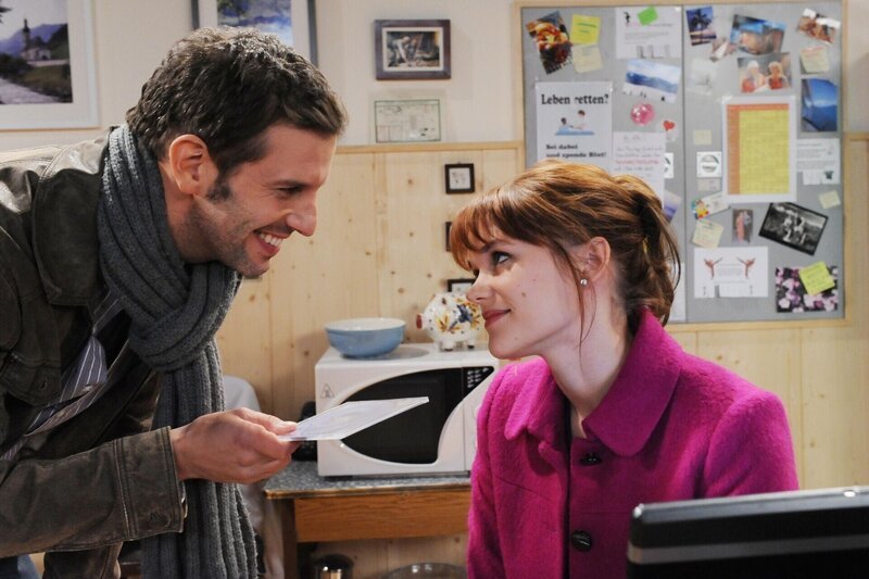 Nils (Florian Stadler, l.); Sabrina (Sarah Elena Timpe, r.) – Bild: ARD /​ Ann Paur