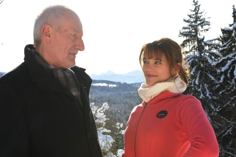 Alfons (Sepp Schauer, l.); Sabrina (Sarah Elena Timpe, r.) – Bild: ARD /​ Ann Paur Lizenzbild frei