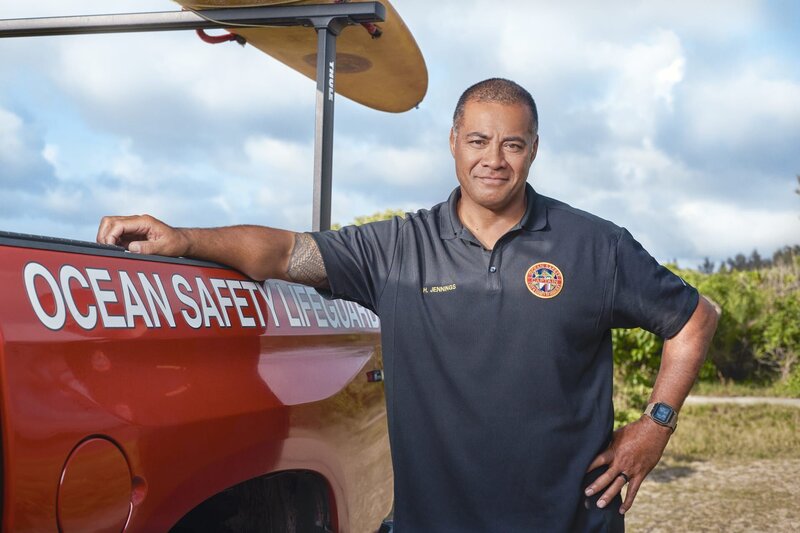 Harlan ‚Sonny‘ Jennings (Robbie Magasiva) – Bild: Courtesy of Warner Bros. Entertainment Inc.