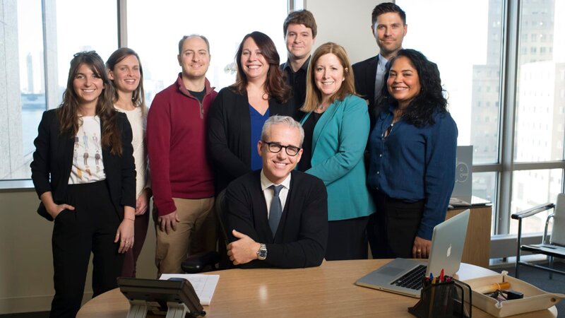 Jess Cagle with his People Magazine team. – Bild: Investigation Discovery /​ Discovery Communications