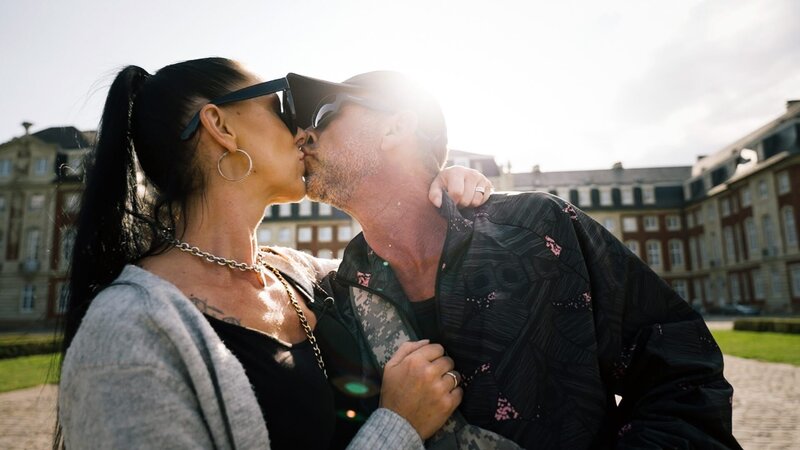 Bettina und Patrick sprechen über ihr Liebesleben. – Bild: RTLZWEI