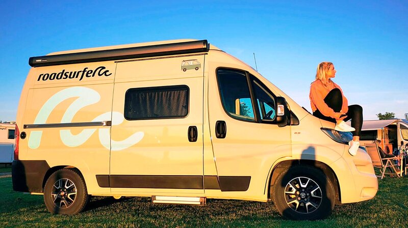 Reporterin Maike Tschorn ist mit ihrem Campervan unterwegs an die Nordsee und nach Sylt. – Bild: HR/​Tanja Höschele