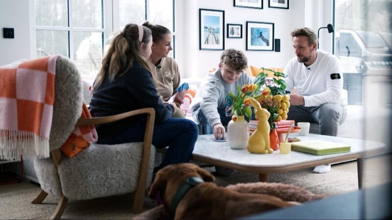 ANKERKRAUT: Anne und Stefan Lemcke mit Lio und Ida +++ Die Verwendung des sendungsbezogenen Materials ist nur mit dem Hinweis und Verlinkung auf RTL+ gestattet. +++ – Bild: RTL /​ Meine erste Million. Mutig! Anders! Glücklich?