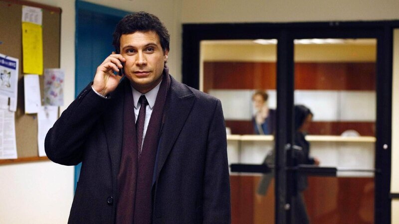 Detective Lupo (Jeremy Sisto) verfolgt eine heiße Spur im Mordfall der jungen Studentin Justine Stebbins, die in einem Hotel ermordet aufgefunden wurde. – Bild: RTL /​ Universal