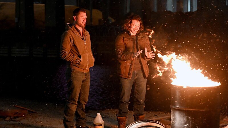 Adam Ruzek (Patrick John Flueger, l.) und Dale Griffith (Ryan Dorsey, r.) – Bild: AXN Black