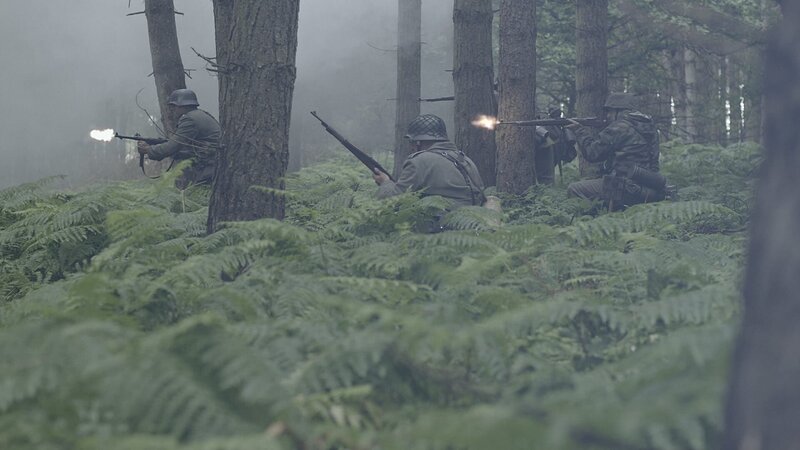 Soldiers approaching enemy. – Bild: DSP