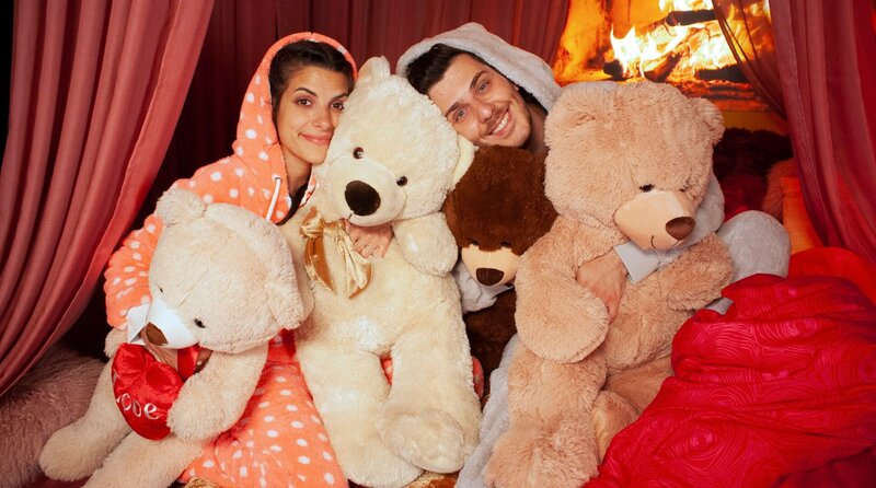 Clarissa und Tarkan beschäftigen sich dieses Mal mit dem Thema: „Warm und kuschelig“ – Bild: WDR/​Thorsten Schneider