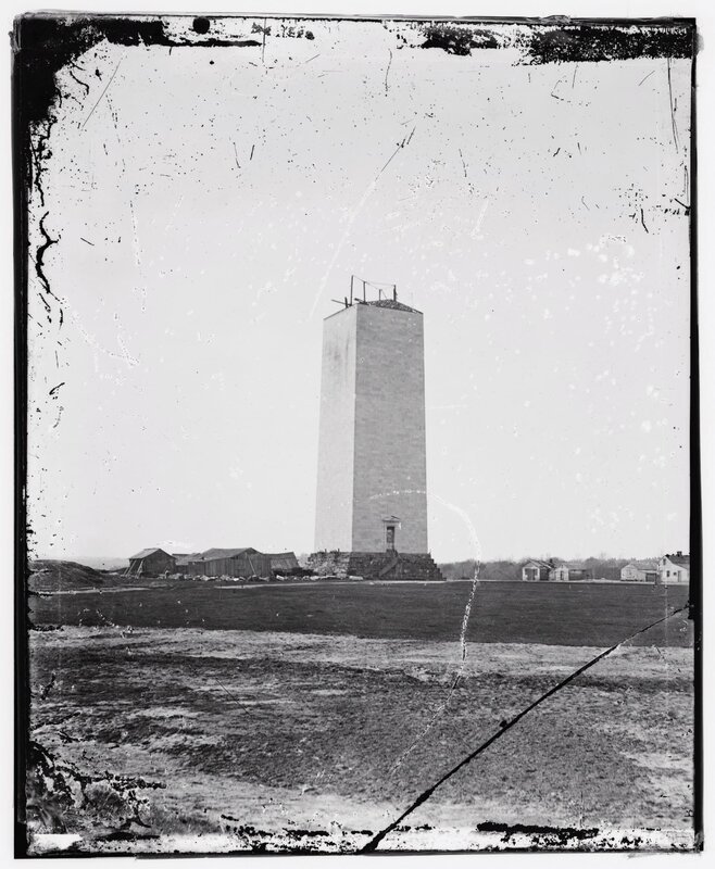 Ein Blick auf das unvollendete Washington Monument. Washington Monument Stump von Matthew Brady, ca. 1860. – Bild: Discovery Communications, Inc. For Show Promotion Only