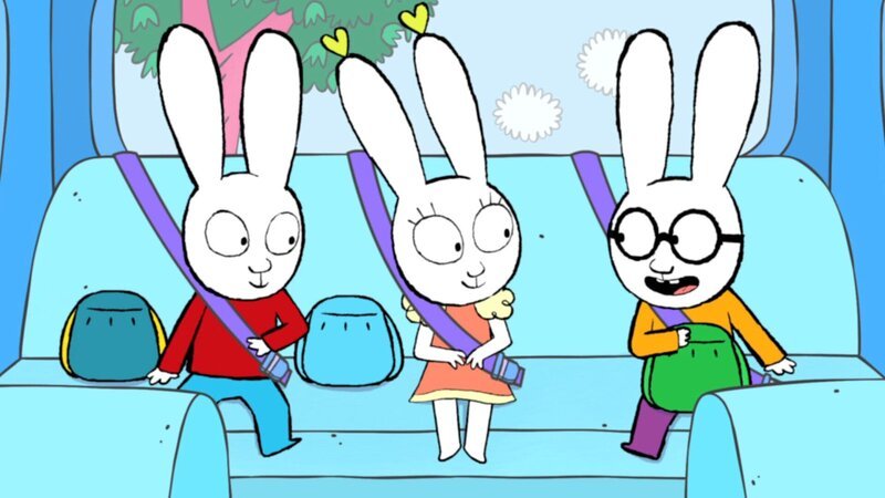 Simon, Lou und Ferdinand sind voller Vorfreude auf den Klassenausflug im Wald. – Bild: ZDF