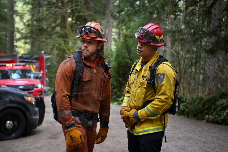 l-r: Max Thieriot als Bode Leone und Jordan Calloway als Jake Crawford. – Bild: CBS SPORTS
