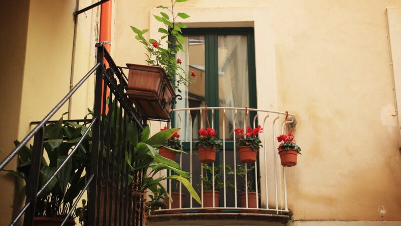 Die Jazz-Sängerin Antoinette lebte und arbeitete 30 Jahre lang in New York. Jetzt zieht sie zurück nach Sizilien, um sich mit ihren Wurzeln zu verbinden. – Bild: HGTV