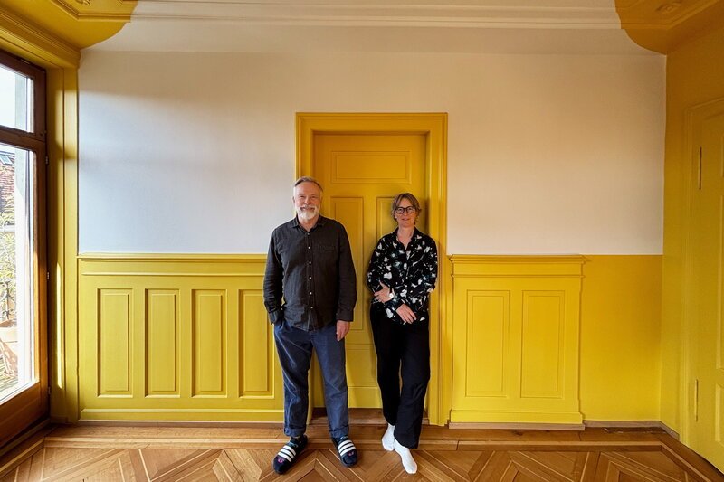 SRF DOK Der Traum vom Eigenheim – Holzhaus mit Herzblut Staffel 2 Folge 3 Martin Rohr und Annette Landbau mögen es bunt. Ihre neue Wohnung soll zum Dschungel werden. – Bild: SRF