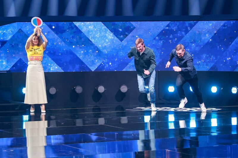 (v.l.n.r.) Jeannine Michaelsen; Joko Winterscheidt; Klaas Heufer-Umlauf – Bild: ProSieben /​ Benedikt Müller Eigenproduktionsbild frei