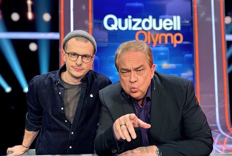 Team „Lustig“: Moritz Neumeier (l.) und Oliver Kalkofe (r.). – Bild: ARD/​ITV Studios
