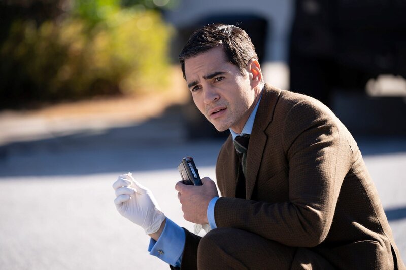 WILL TRENT – ÒMe Llamo Will TrentÓ – A car bomb ignites a thrilling investigation for Will and bomb expert Cricket, revealing more than meets the eye. As intrigue unfolds, Angie battles to return to work, OrmewoodÕs home life complicates, and Faith develops her relationship with Luke. – Bild: Daniel Delgado Jr. /​ Disney