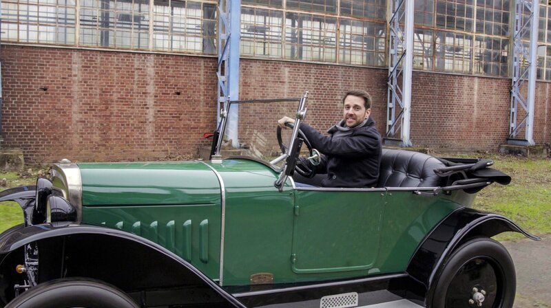 Der Opel Laubfrosch aus dem Jahr 1924 ist das erste Auto, das in Deutschland am Fließband gefertigt wird. – Bild: phoenix/​ZDF/​Joachim C. Seck
