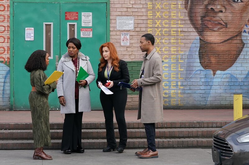 v.li.: Janine Teagues (Quinta Brunson), Barbara Howard (Sheryl Lee Ralph), Melissa Schemmenti (Lisa Ann Walter), Gregory Eddie (Tyler James Williams) – Bild: Gilles Mingasson /​ ABC