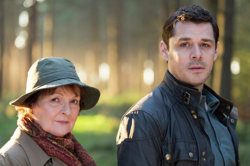 L-R: DCI Vera Stanhope (Brenda Blethyn) und DS Aiden Healy (Kenny Doughty) – Bild: ITV Studios Limited