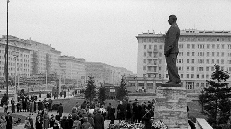 Trauerbekundungen zu Stalins Tod. – Bild: rbb/Progress / ZDF Trauerbekundungen zu Stalins Tod. – Bild: rbb/Progress / ZDF