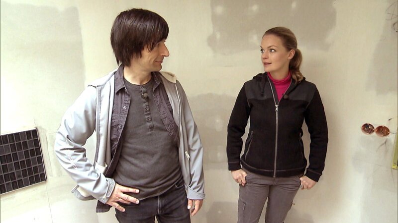 Für Eva Brenner und John Kosmalla und das gesamte Team gibt es einen Tag vor dem Finale noch jede Menge Arbeit! – Bild: RTL II