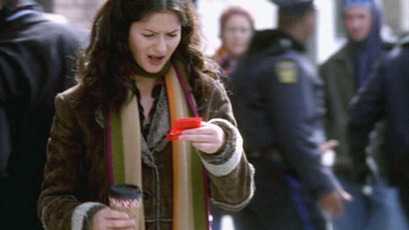 Jordan (Jill Hennessy) erhält schlechte Nachrichten: Ein Polizist ist bei einem Einsatz erschossen worden. – Bild: RTL /​ NBC Universal