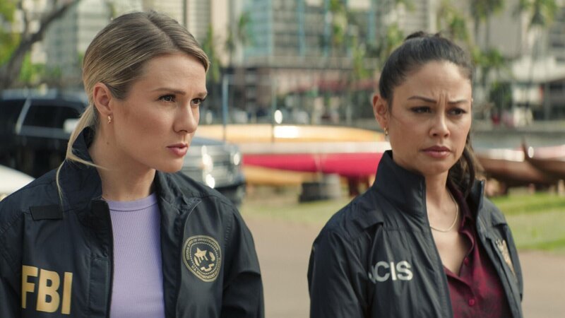 L-R: Tori Anderson als Kate Whistler und Vanessa Lachey als Jane Tennant – Bild: CBS Broadcasting Inc.