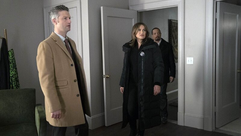 v.l.: Dominick „Sonny“ Carisi (Peter Scanavino),Lieutenant Olivia Benson (Mariska Hargitay) und Odafin „Fin“ Tutuola (Ice T) – Bild: RTL /​ Universal Network Television LLC