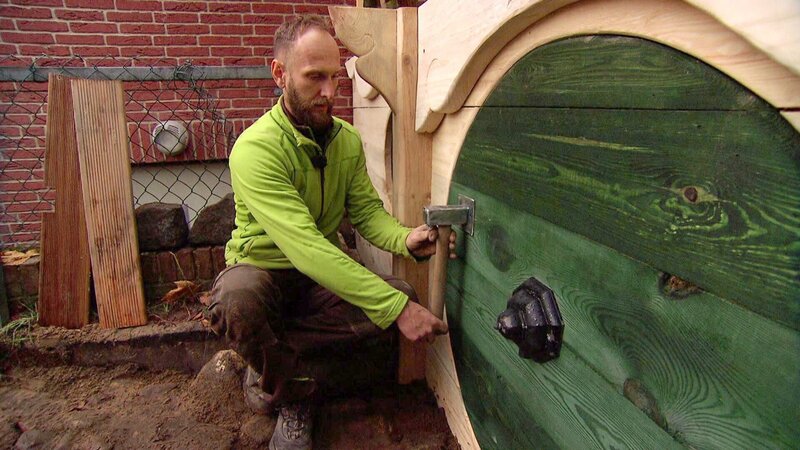Erik (Bild) will für seinen Sohn Theo eine Hobbit-Höhle bauen. – Bild: RTL II