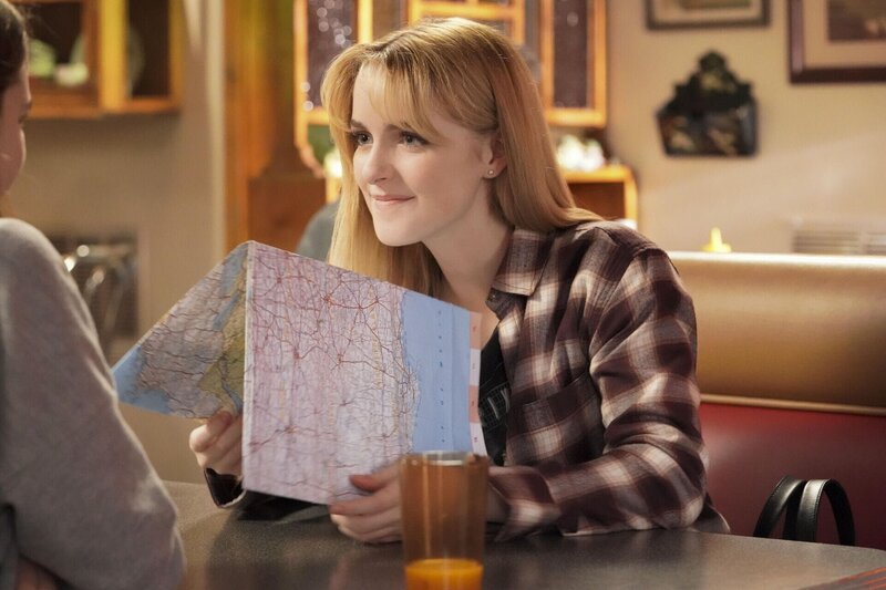 McKenna Grace (Paige Swanson). – Bild: Warner Bros. Entertainment Inc. /​ Sonja Flemming