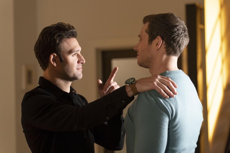 Eddie Diaz (Ryan Guzman, l.); Evan „Buck“ Buckley (Oliver Stark, r.) – Bild: 20th Television