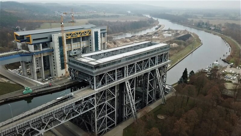 Wo Schleusen nicht genügend Höhenunterschied überwinden können, kommen Schiffs-Aufzüge zum Einsatz. Einer der ältesten arbeitet bis heute in Niederfinow. – Bild: ZDF