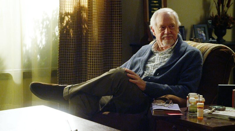 Ein ungelöster Fall aus den 70er Jahren, lässt den ehemaligen FBI-Agent Peter McSweeten (Ronny Cox) keine Ruhe. Kann ein Profiler helfen, den Fall zu lösen? – Bild: RTL Crime