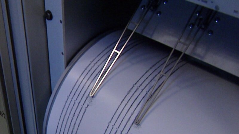 Erdbeben-Leser. – Bild: RTL /​ U. a.: Die Ölkatastrophe vor Kapstadt