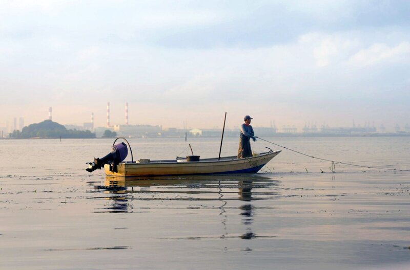Ein Fischer in der Straße von Malakka – Bild: Docland Yard