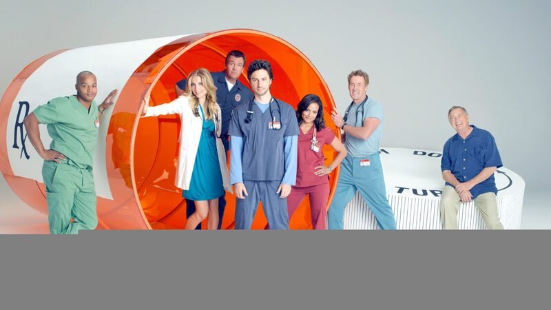 v.li.: Chris Turk (Donald Faison), Elliot Reid (Sarah Chalke), Hausmeister (Neil Flynn), John ‚J.D.‘ Dorian (Zach Braff), Carla Espinosa (Judy Reyes), Dr. Perry Cox (John C. McGinley), Dr. Bob Kelso (Ken Jenkins). – Bild: ORF 1