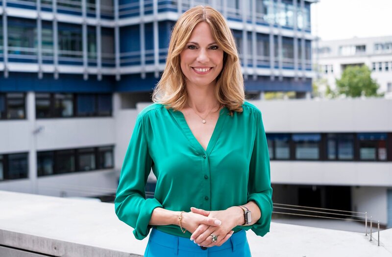 Was ist los in Europa? Moderatorin Hendrike Brenninkmeyer präsentiert einen spannenden Blick auf unseren Kontinent in Reportagen, Dokumentationen und Hintergrundberichten. – Bild: Markus Palmer