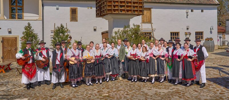 Hans Knauß mit Tamburica Oslip. – Bild: ORF/​ORF-Steiermark/​Alois Kuschetz