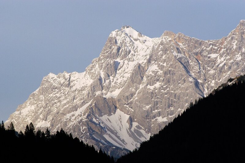 Österreichisches Zugspitztal von Berwang aus gesehen. – Bild: ORF/WEGA – Film Österreichisches Zugspitztal von Berwang aus gesehen. – Bild: ORF/WEGA – Film