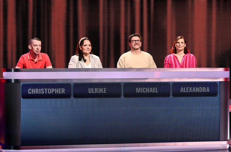 Die Kandidat:innen (v.l.n.r. am Panel): Christopher Scharf, Ulrike Weiskopf, Michael Zeisset und Alexandra Funk. – Bild: ARD/​Uwe Ernst