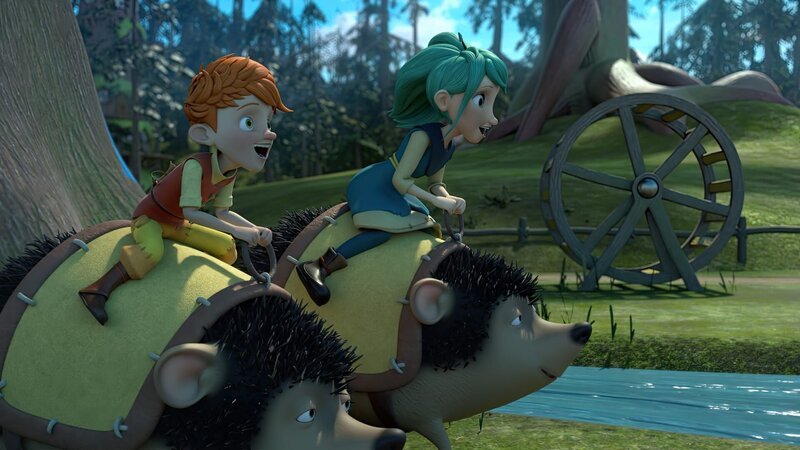 Yuki (links) und Glyn (rechts) nehmen auf Anweisung von Tipsar noch ein paar Igel-Reitstunden. – Bild: ZDF