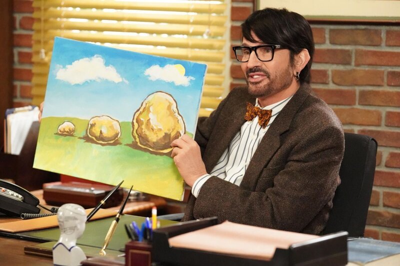 Tommy Lee (Professor Lee). – Bild: Sony Pictures Television Inc.