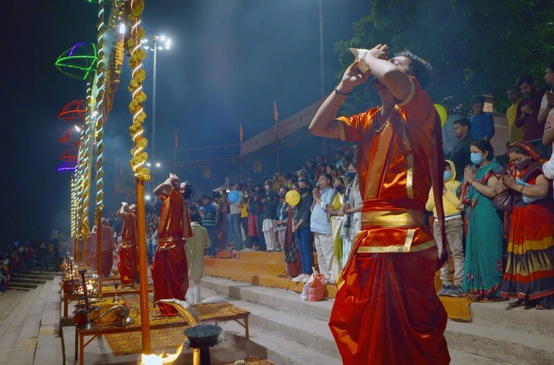 Die unmittelbarste Verkörperung der Kraft der Natur im Hinduismus ist der Ganges, Indiens heiligster Fluss. Die Flussgöttin Ganga wird vor allem in der Stadt Varanasi verehrt. – Bild: Syed Husain Akbar