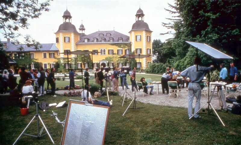 Dreharbeiten zu „Ein Schloss am Wörthersee“. – Bild: ORF/​Lisa Film