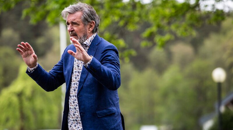 Vom Jäger zum Gejagten: Kommissar Bäckström (Kjell Bergqvist) – Bild: ARD Degeto/​Yellow Bird/​Cmore/​TV4/​Jonath Mathew