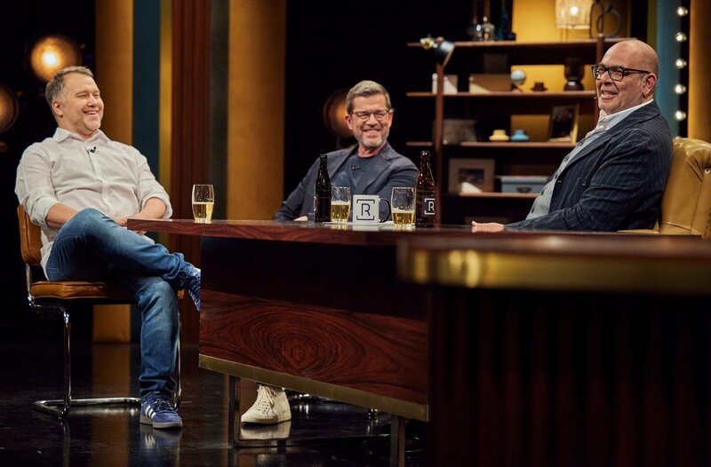 Von links: Anton Schmaus, Karl-Theodor zu Guttenberg und Hannes Ringlstetter. Weiteres Bildmaterial finden Sie unter www.br-foto.de. – Bild: BR/​Superfilm Filmproduktions GmbH/​Philipp Thurmaier