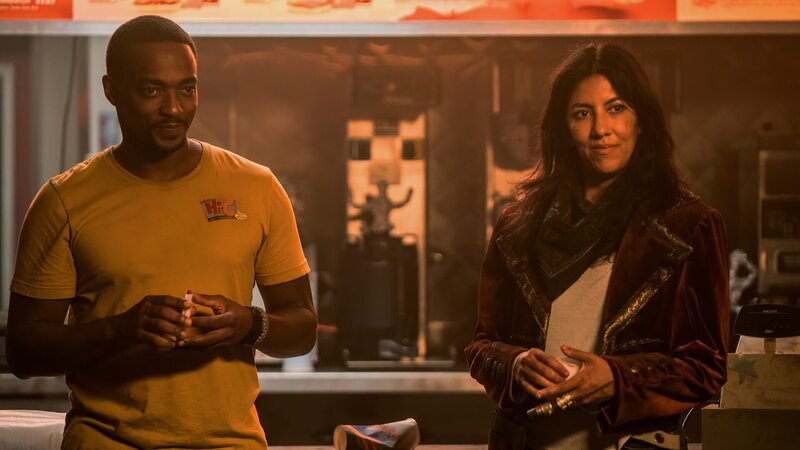 Nachdem sich John (Anthony Mackie) und Quiet (Stephanie Beatriz) ausgesprochen haben, stehen sie vor der Frage: Wie soll es weitergehen? – Bild: ZDF und Skip Bolen