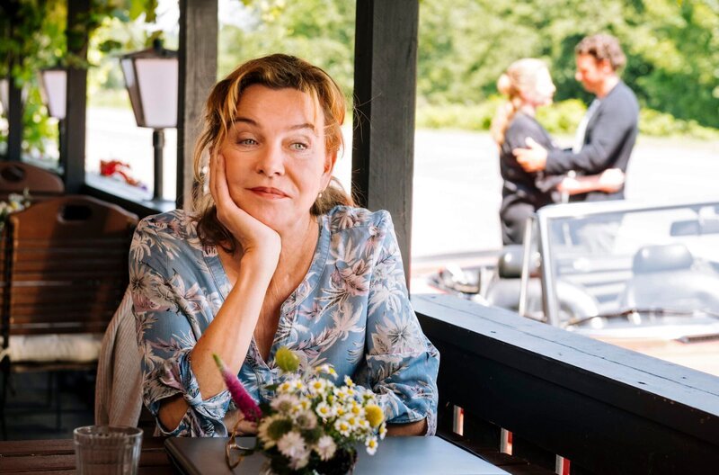 Auf Heidi (Margarita Broich) kommt es wieder an. – Bild: ARD Degeto/​Martin Rottenkolber