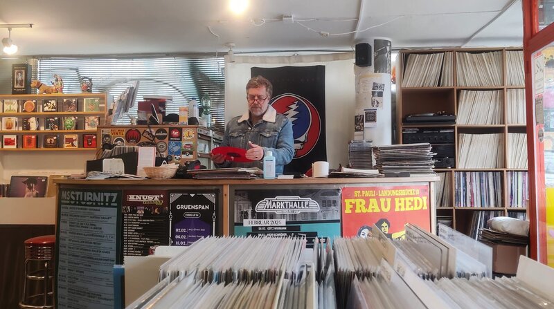 Schallplattenjäger auf Schatzsuche – Bild: ZDF und NDR/​e-dok tv GbR.