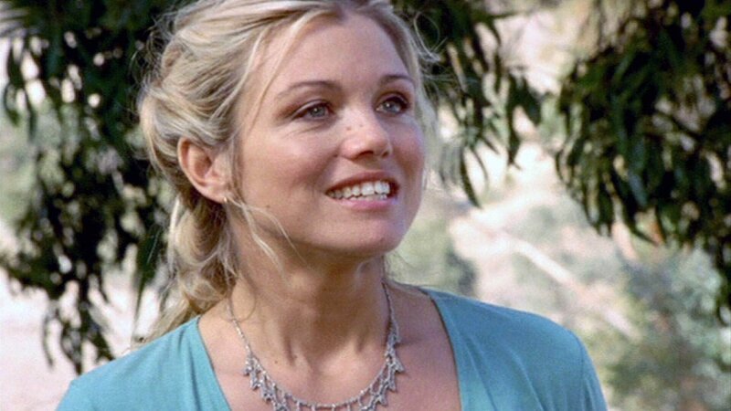 Tess (Bridie Carter) organisiert für ihren verstorbenen Ehemann die Feier seines Lebens, um ihn in Erinnerung zu behalten. Hat sie seinen Tod wirklich schon verarbeitet? – Bild: TVNOW